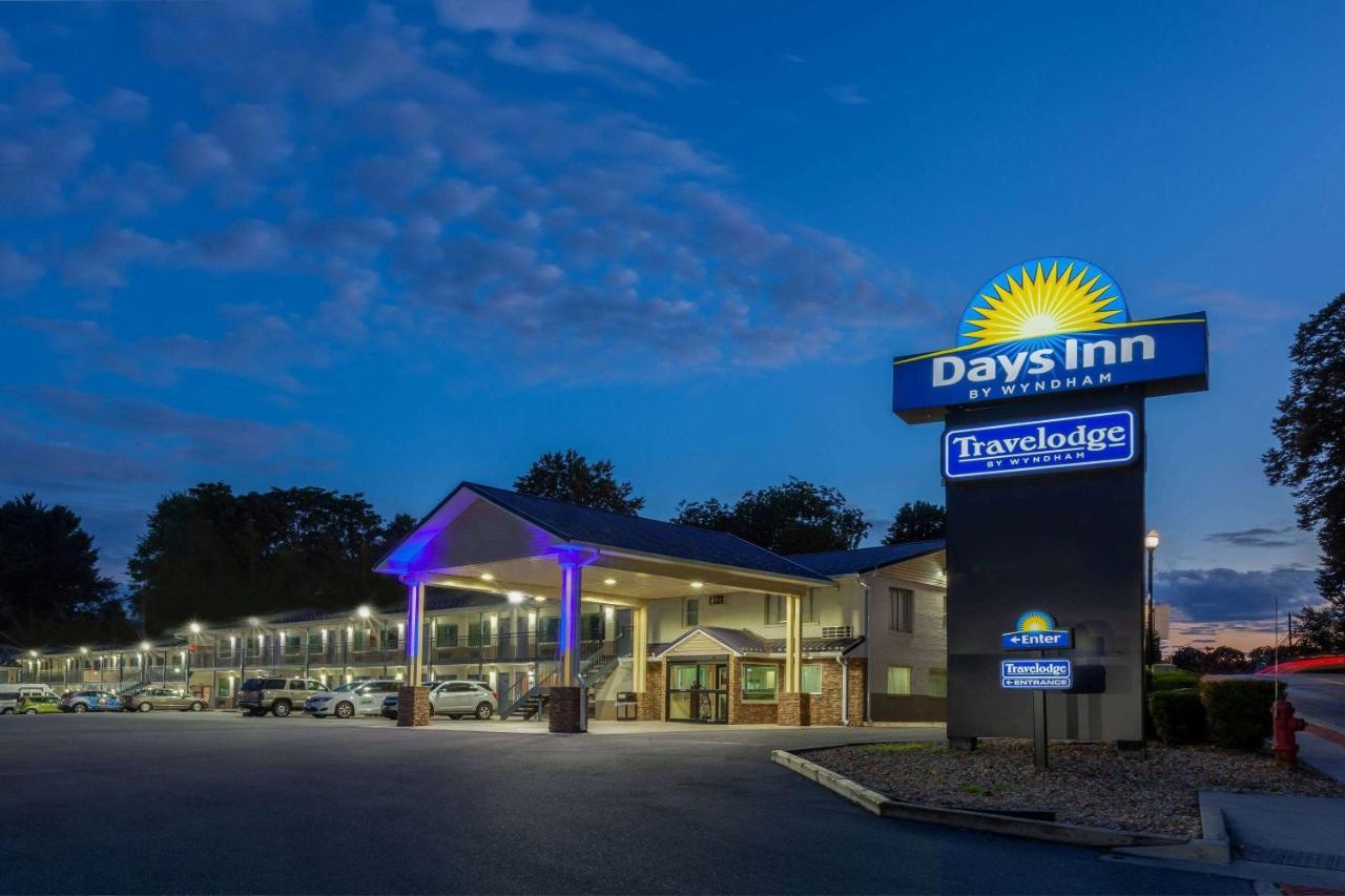 Travelodge By Wyndham Charles Town - Harpers Ferry Exterior photo