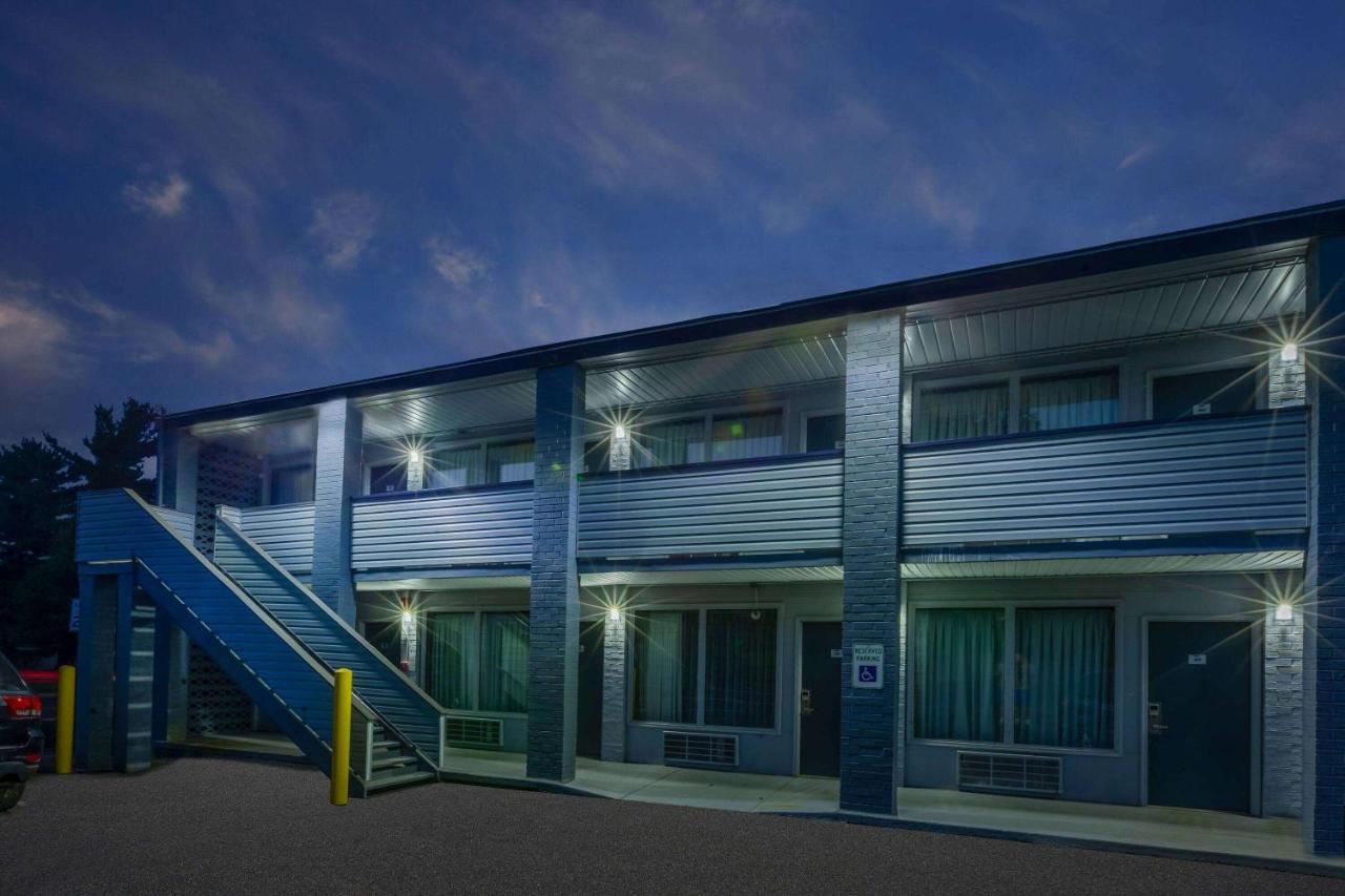Travelodge By Wyndham Charles Town - Harpers Ferry Exterior photo