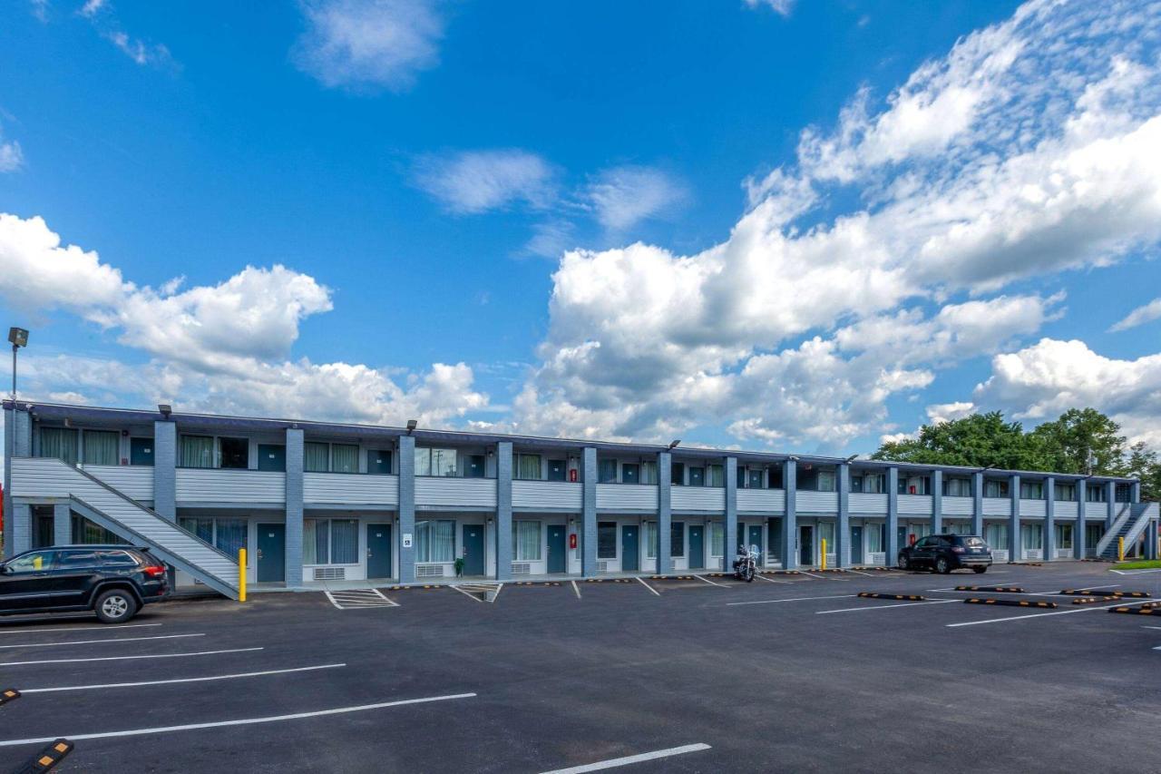 Travelodge By Wyndham Charles Town - Harpers Ferry Exterior photo