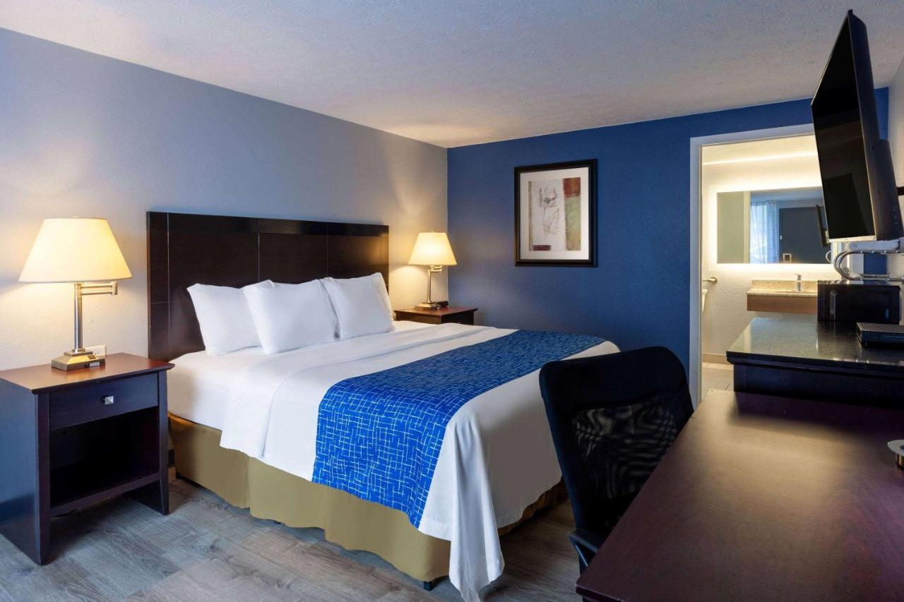 Travelodge By Wyndham Charles Town - Harpers Ferry Exterior photo